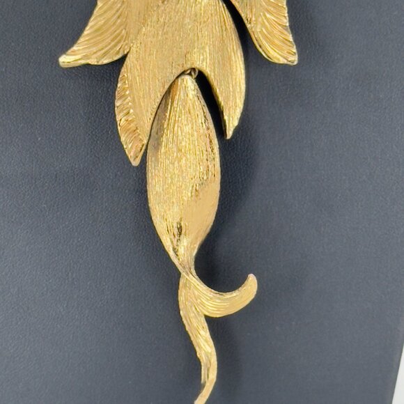 Vintage Napier Gold Tone Articulated Fish Green Rhinestone Eye Pendant - Picture 4 of 16